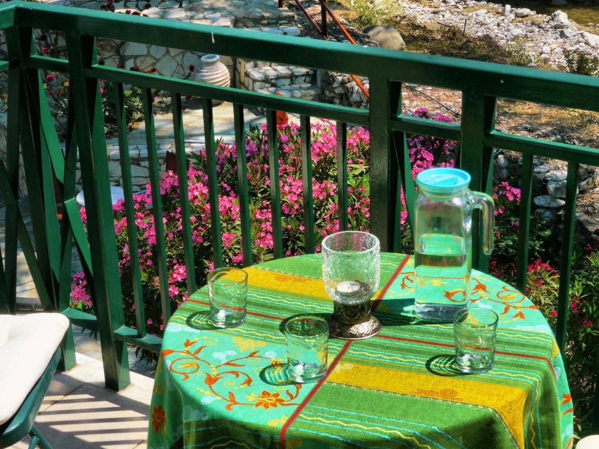Steinturm Mit Dach-Terrasse Zwischen Fluss, Meer Und Gebirge- Spiti Pirgos Paralia Sergoulas Exteriör bild