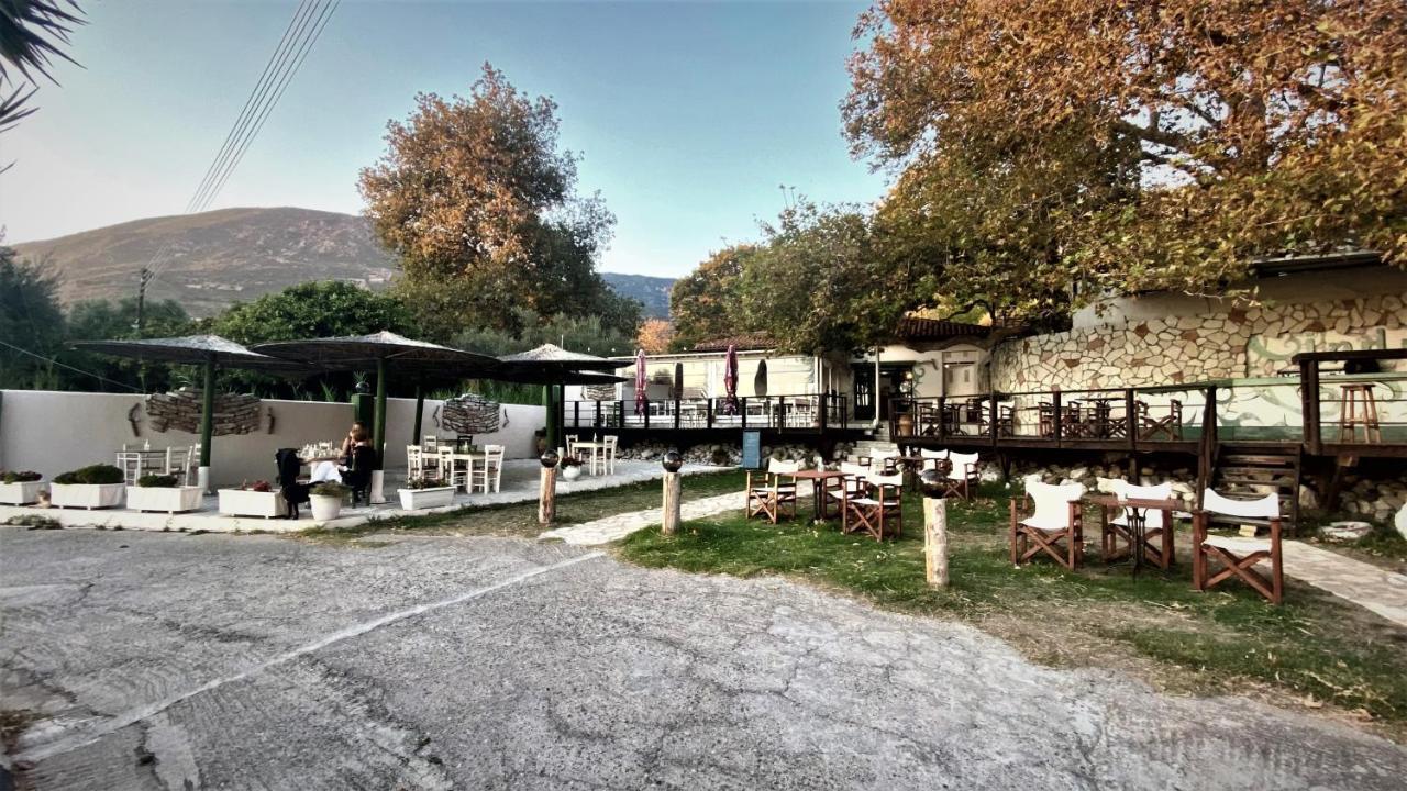 Steinturm Mit Dach-Terrasse Zwischen Fluss, Meer Und Gebirge- Spiti Pirgos Paralia Sergoulas Exteriör bild