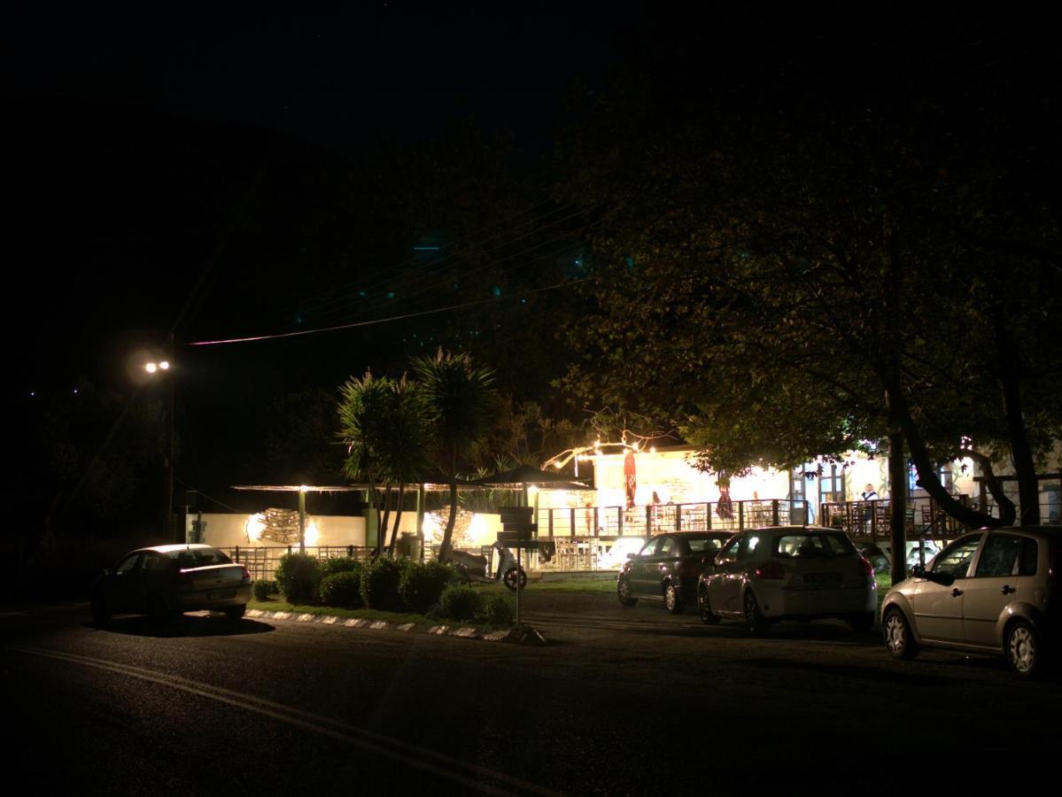 Steinturm Mit Dach-Terrasse Zwischen Fluss, Meer Und Gebirge- Spiti Pirgos Paralia Sergoulas Exteriör bild