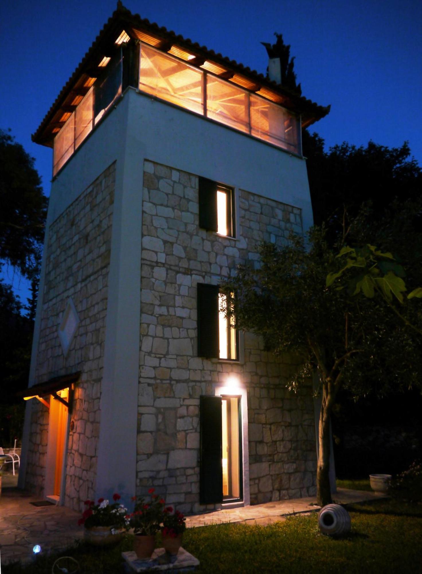 Steinturm Mit Dach-Terrasse Zwischen Fluss, Meer Und Gebirge- Spiti Pirgos Paralia Sergoulas Exteriör bild