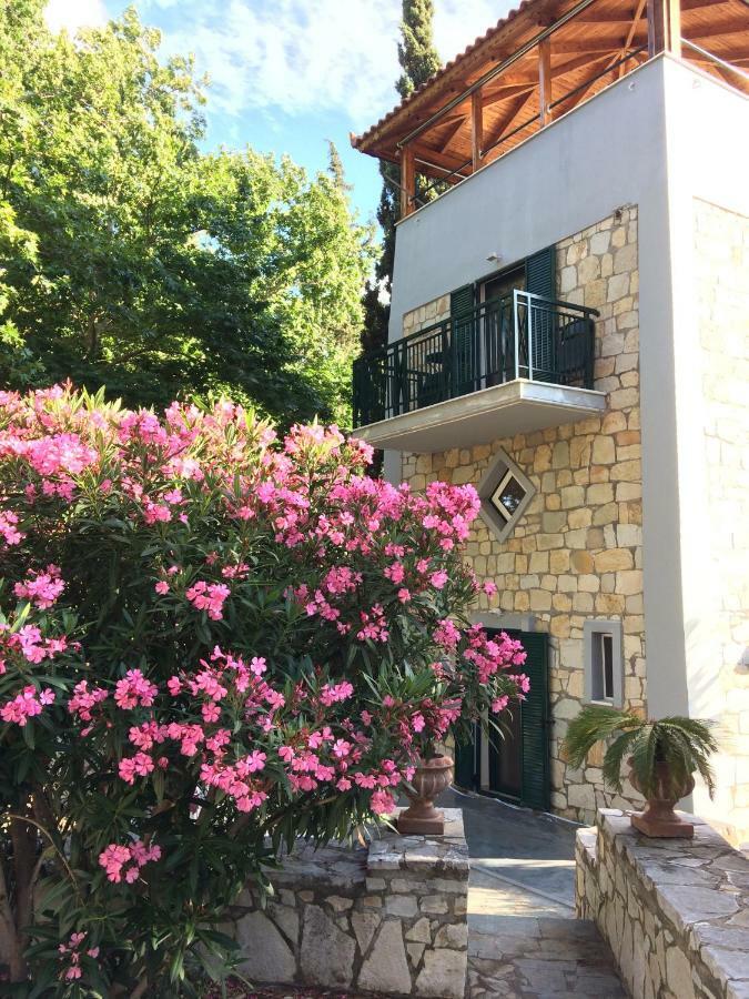 Steinturm Mit Dach-Terrasse Zwischen Fluss, Meer Und Gebirge- Spiti Pirgos Paralia Sergoulas Exteriör bild